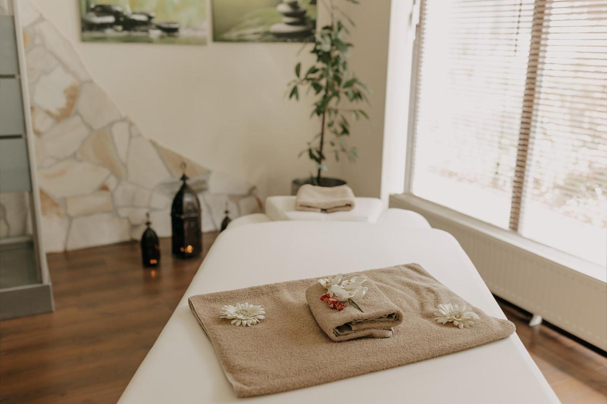 Parkhotel Nuembrecht Ngoại thất bức ảnh